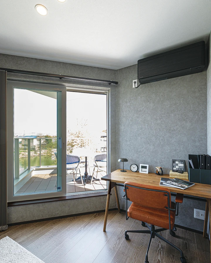 2階バルコニーデッキ